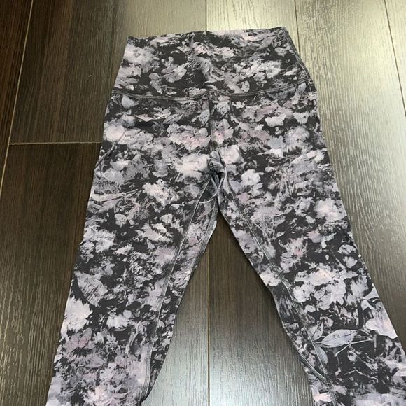 LULULEMON Align Pant II 23” in Floral Illusion Ice Grey Multi, 4 - Picture 4 of 5
